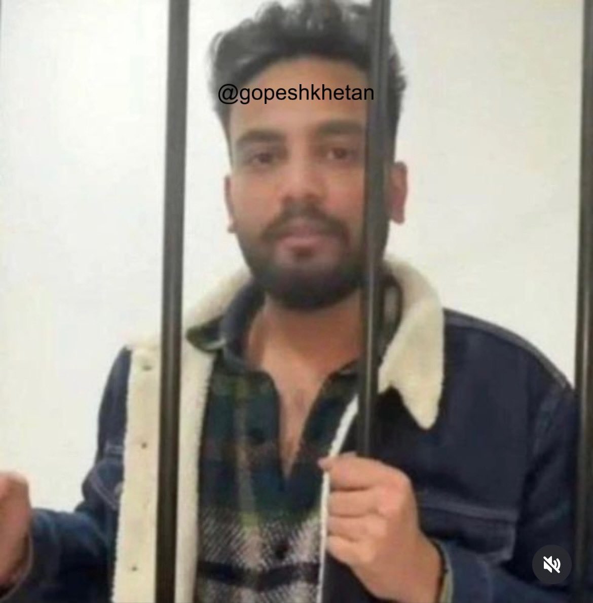 Brandon__0_0_'s tweet photo. Mannu is roasting chapri Elvish saying every contestant is not capable to become jailor. Facts hit different. 🤡
#ElvishYadav #ManishaRani 
https://t.co/fDXqpTeEvH https://t.co/lbnZNpRINe