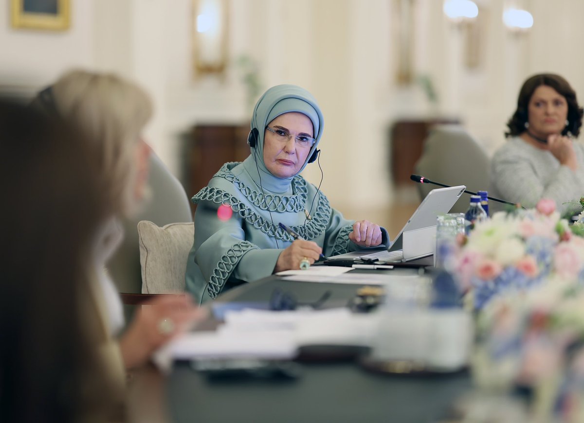 tcbestepe's tweet photo. Sayın Emine Erdoğan, NATO marjında lider eşleriyle Çankaya Köşkü'nde bir araya geldi https://t.co/0YheXMp9Pw https://t.co/iw2nGOTUjP