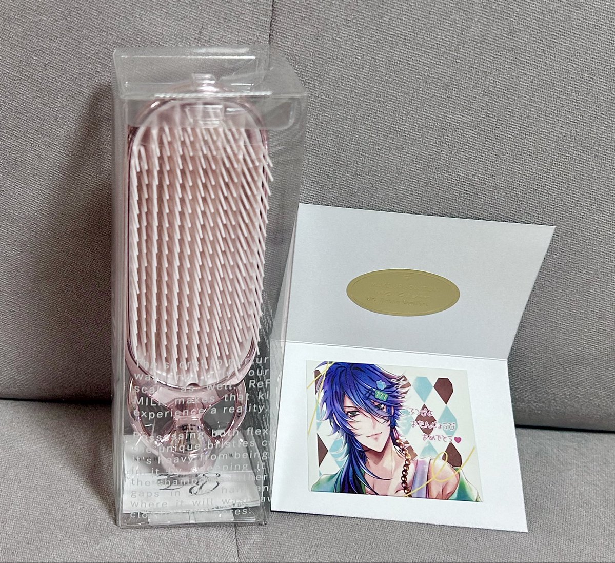 hutuki69's tweet photo. 誕プレで売り子も手伝ってくれた、るるさんからリファのヘアブラシ貰って嬉しかった〜🥰
🛀用の欲しかったから嬉しい😭
チェキもありがとう〜🙌��🙌🙌
大切にするよん🎶 https://t.co/s14LiGIuIK