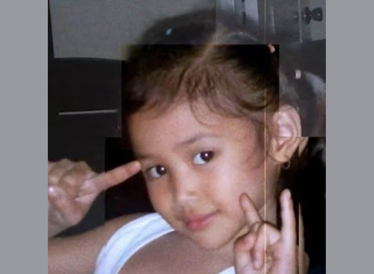 gi_gi_giiiii's tweet photo. hihingi lang ng coke                    so, cute ako?
nagpapacute pa https://t.co/F1vAIYMgUc