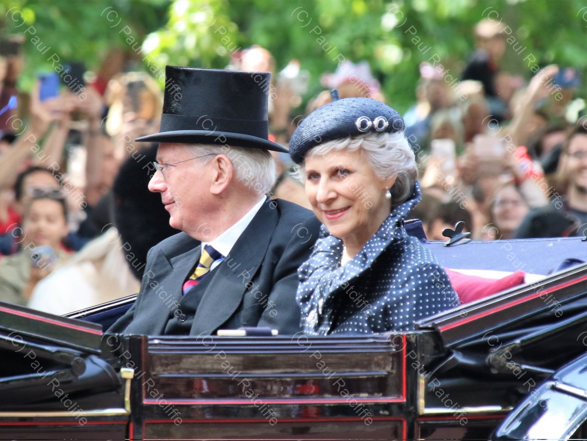 GwennieLyndsey's tweet photo. Wishing the Duke and Duchess of Gloucester a very Happy 54th Anniversary today! Love and Devotion at its finest ❤👑😊 #RoyalFamily #LoveWon https://t.co/CKDTtnuMnu