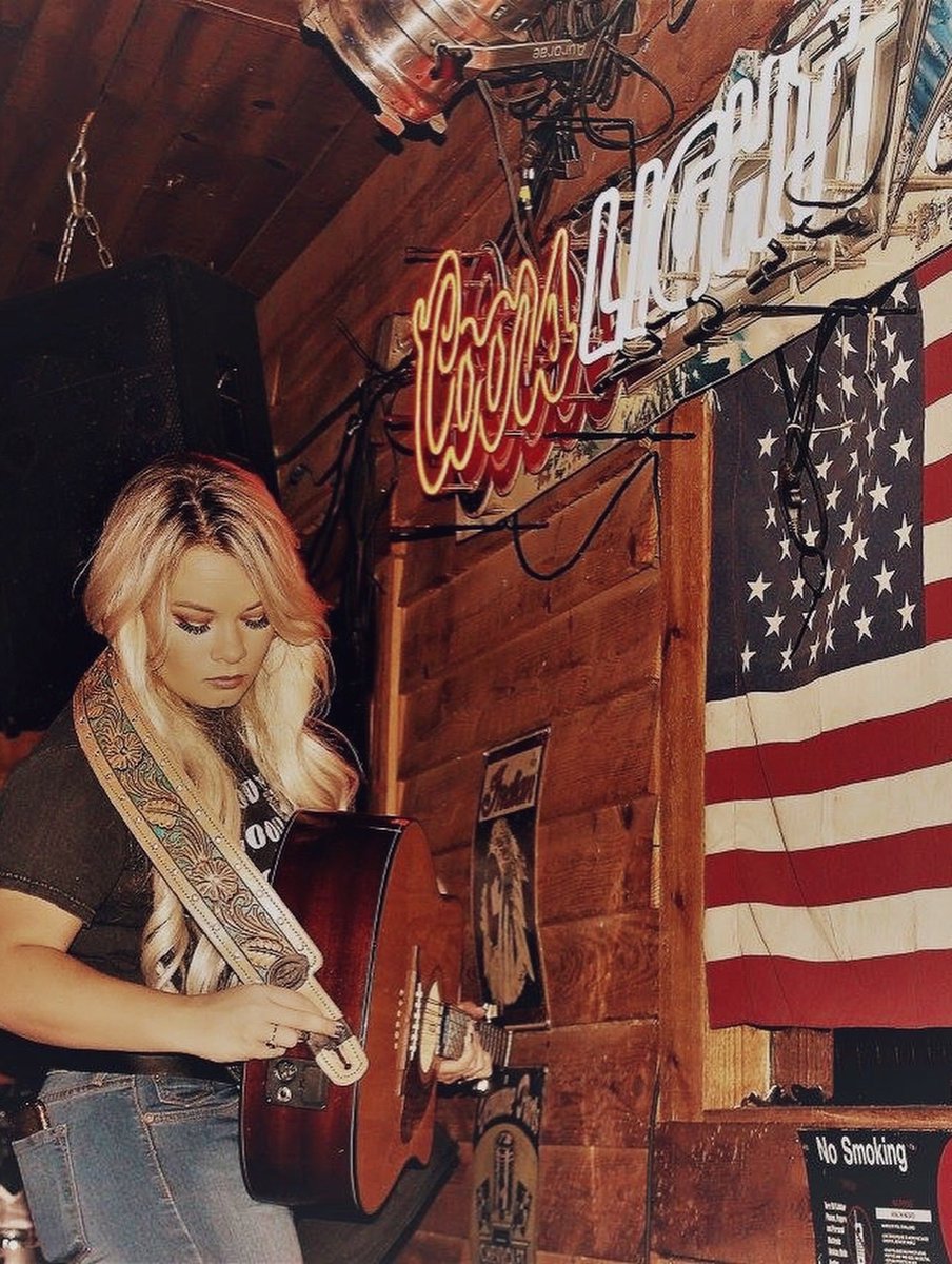 AshlandCraft's tweet photo. Yesterday was #nationaldivebarday so naturally had to take a stroll down memory lane 🎸 Would have never had the chance to work towards what I love without joints like these getting us in the door. I’d say I miss it but one is never too far away🍻 #supportyourlocaldive https://t.co/cclii8l2td