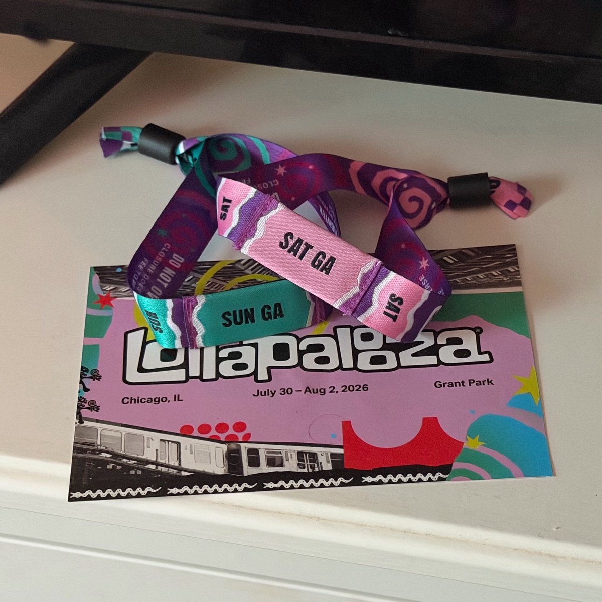 Be_laureen's tweet photo. selling a LOLLAPALOOZA 2 day general admission ticket for saturday &amp; sunday FV !!! $469.35 + pp g&amp;s fees 🪩⭐️🕺🏼

💌 i’m in chicago so available for in person meet up OR i can ship for an extra fee https://t.co/mRmJEvfaKu
