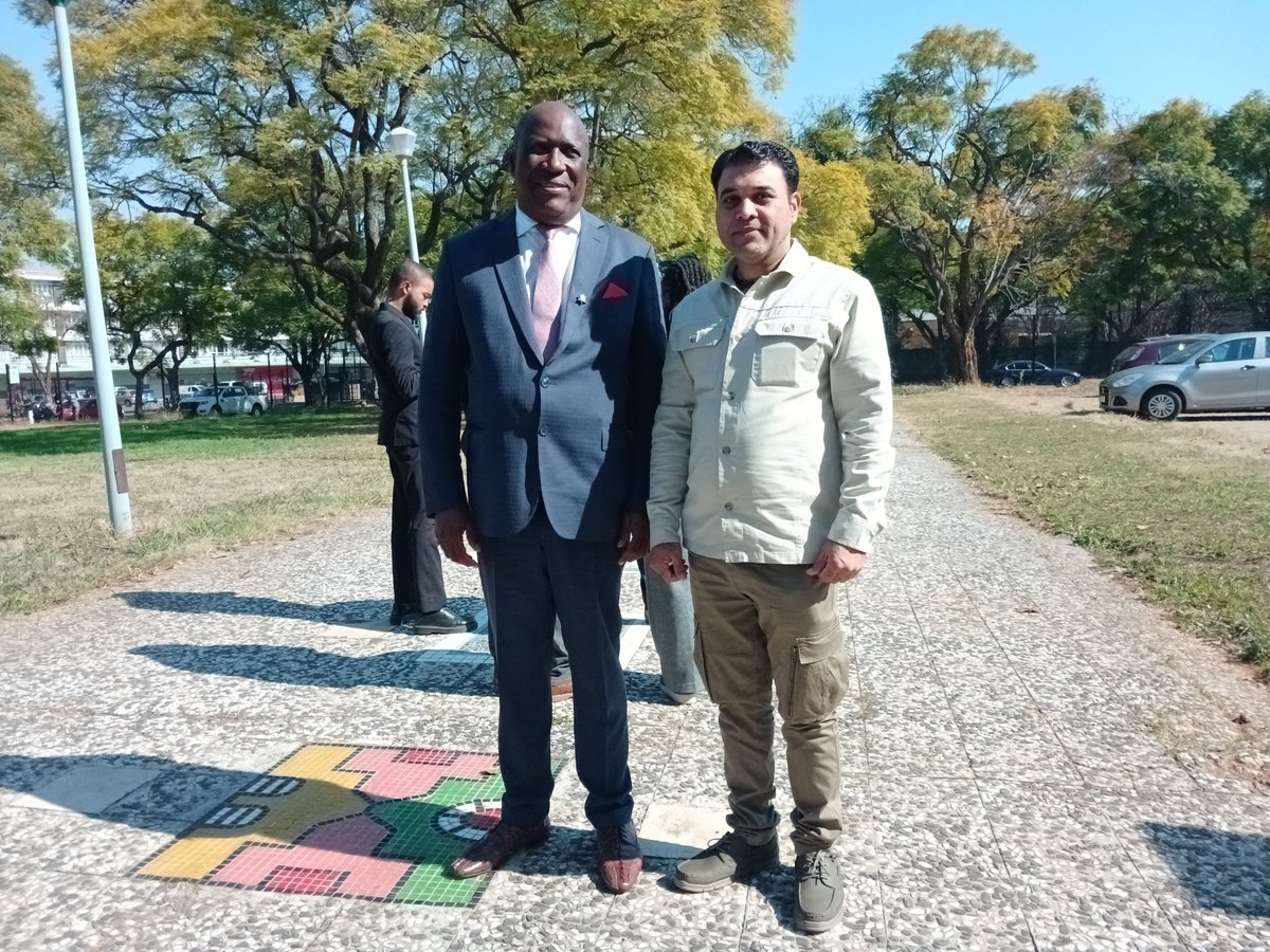 eye_southern's tweet photo. #Pretoria 
Met H.E. Phatse Justice Piitso, Former SA Ambassador to #Cuba &amp; #ANC member at Pretoria Art Museum.

Discussed solidarity with #Venezuela earthquake victims &amp; the role of #SACP Party South Africa.  

Faisal Iqbal | CEO, SAE News
#Solidarity #Unity #Africa https://t.co/QvGDA7IvMC