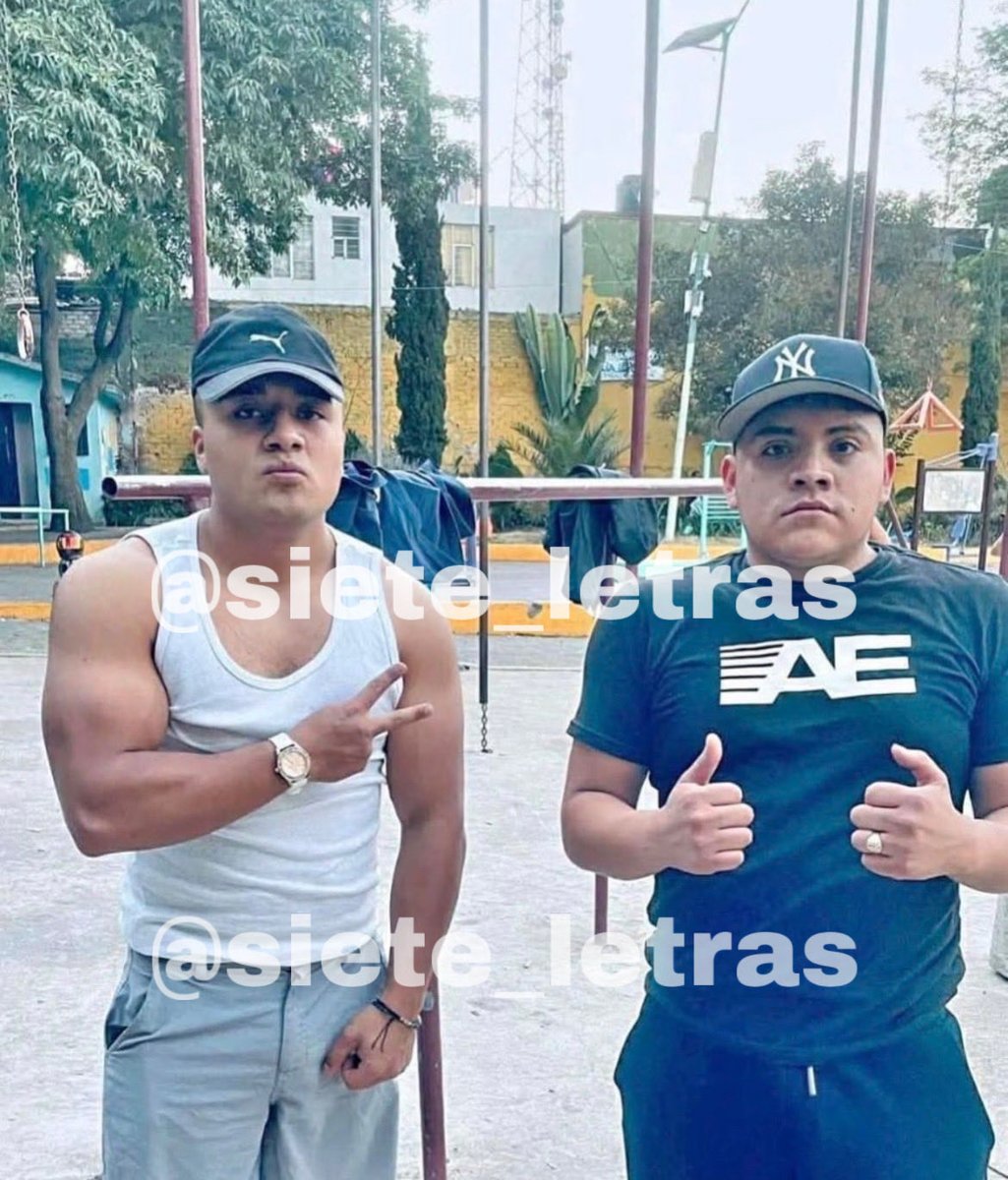 siete_letras's tweet photo. SE BUSCAN:

Son el “Kaerre” y el “VR” de @AlcaldiaAO, contras de los de la “Curva” en Santa Fe.

@SSC_CDMX les sigue los pasos por narcomenudeo y extorsión. https://t.co/x7SgXiMGKr