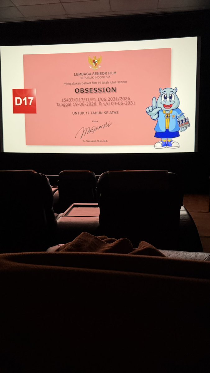 anggorabcd's tweet photo. Hari ini iseng nonton obsession sendiri (makasih kakak yg memilih duduk di sebelahku karena ternyata filmnya agak bikin muntah jd bisa ngatain bareng meskipun dari dalam selimut masing2) sama sebelumnya iseng jg nonton 9D cinema cuma 5 menitan tp sumpah seru bangettt mau lagiiiii https://t.co/iKGieKJa7t