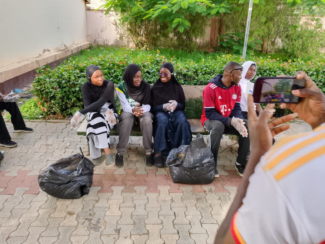 abuploggas's tweet photo. ANNDDD. YOU. MISSED. ITTTT
Good people. Great energy. A cleaner campus. Plenty of laughs in between (and bags full of waste 😅).

You know how our cleanup sessions go... if you've been, you're smiling already. 😉 If you haven't, maybe it's time you found out.

Join us next time💚 https://t.co/dpJMMMxi9F