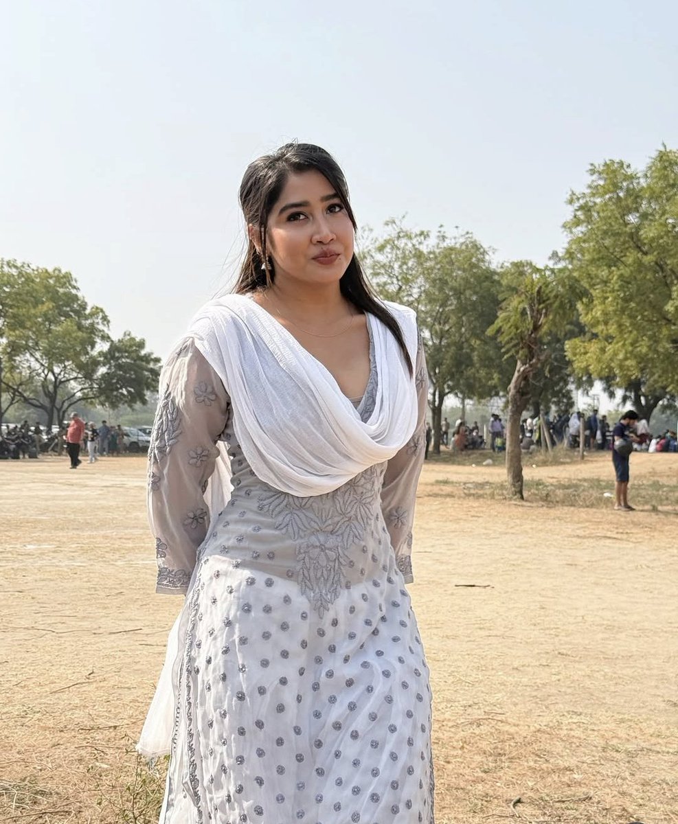 NazirulX's tweet photo. "Pakistani girls are cute because they are Muslim"

Meanwhile, Our Indian Muslims:👇😍 https://t.co/lEDh18muiB