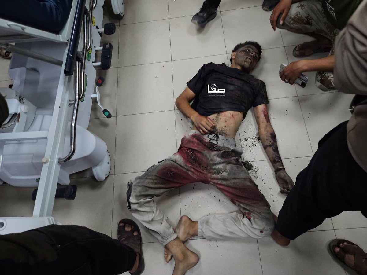 AbujomaaGaza's tweet photo. 💥Israeli drone attack has killed four displaced persons in Khan Younis.. https://t.co/JMkRtd6Szq