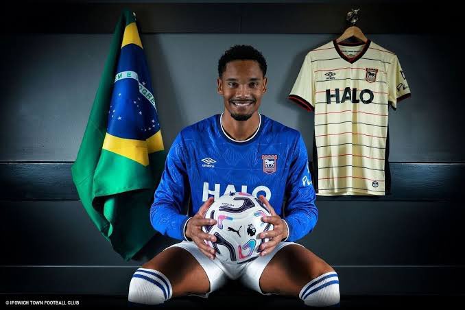 PremierGuyofc's tweet photo. 💰🇧🇷| TEM BRASILEIRO CHEGANDO NA PL!

O Ipswich Town quebrou o seu recorde de transferência pagando £24 milhões ao Toulouse, pelo atacante brasileiro, Emersonn. https://t.co/BAnDkJMmjR