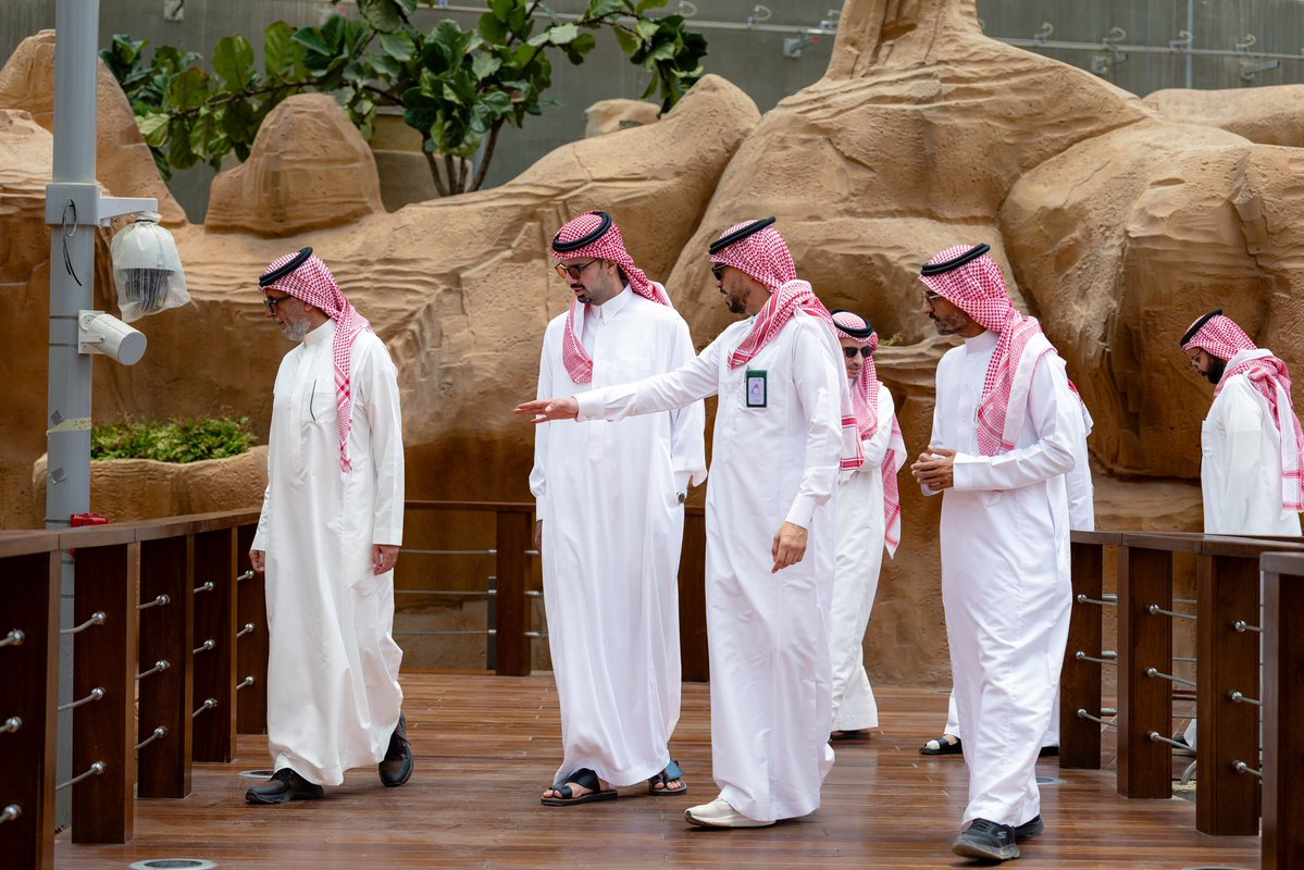 BinAyyafFaisal's tweet photo. خلال زيارتي لمتابعة تقدم الأعمال في حدائق الملك عبدالله #كاقا، وبينما تجاوزت درجة الحرارة خارج المشروع 40° مئوية، كنا نتجول بين الحدائق المغطاة في أجواء تقارب 21° مئوية..

المشروع يقترب من استكمال مراحله الإنشائية الأخيرة، وأتطلع لأن يعيش سكان الرياض هذه التجربة قريبا بعد افتتاحه https://t.co/N97EEGsVBF