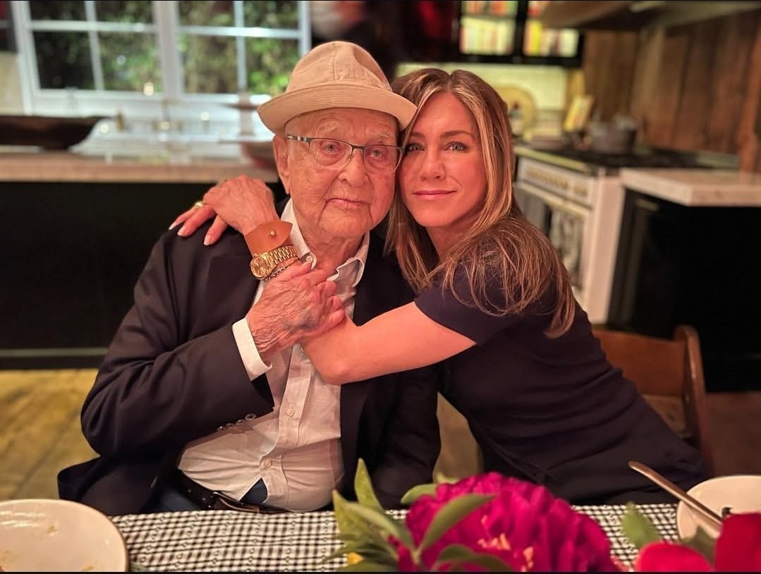 realjennifer01p's tweet photo. The love that shaped me💐
Thank you for always being there for me.
I love you papa❤️
#jenniferaniston https://t.co/ujWYF8d6Ma