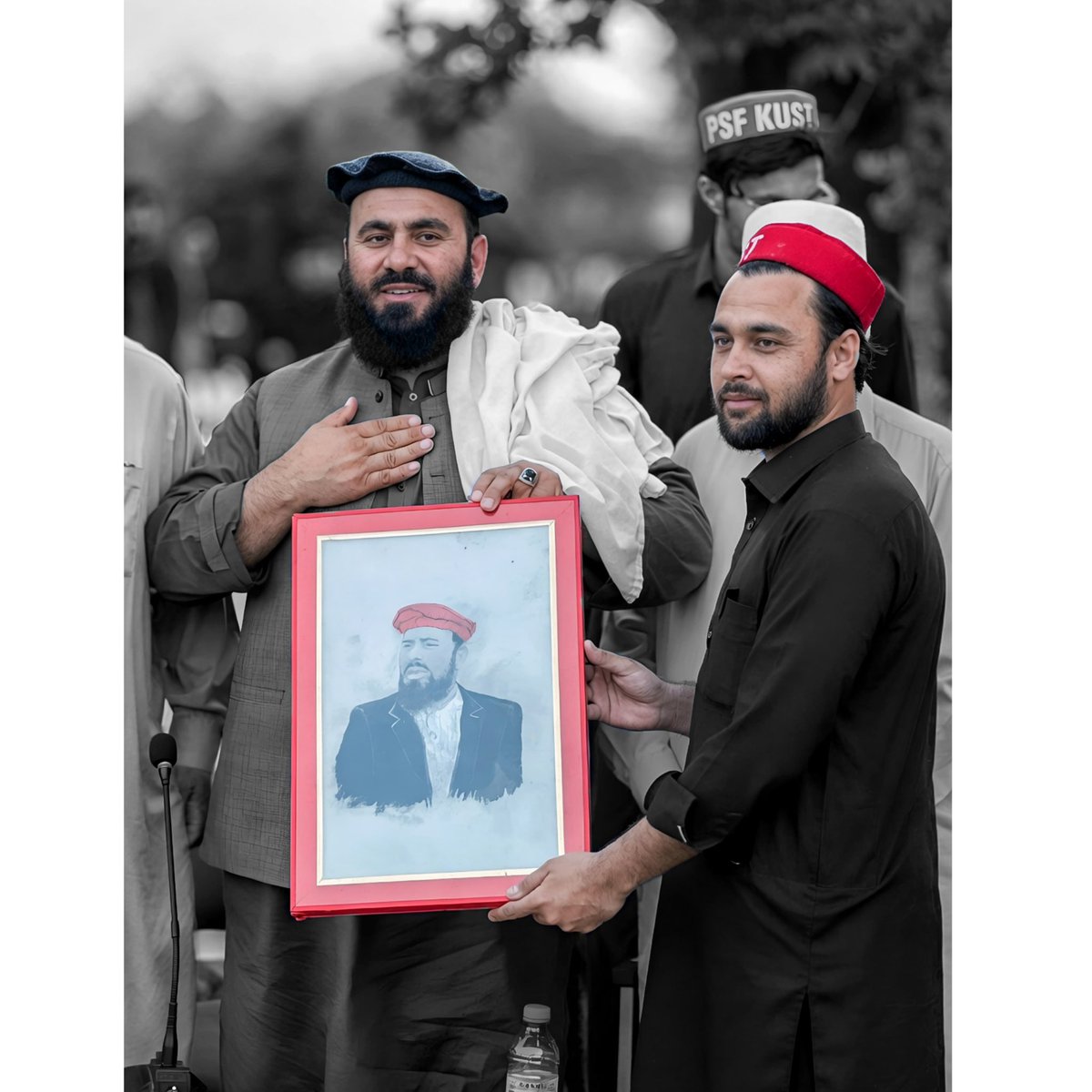 Umar4262's tweet photo. خبر شې پښتنو ستاسو د سر سړې شهيد شو 
شتمنې پختونخوا باندې خبر سړې شهيد شو 

#JulyTheMonthOfKhanzeb https://t.co/AEs31S0E1N