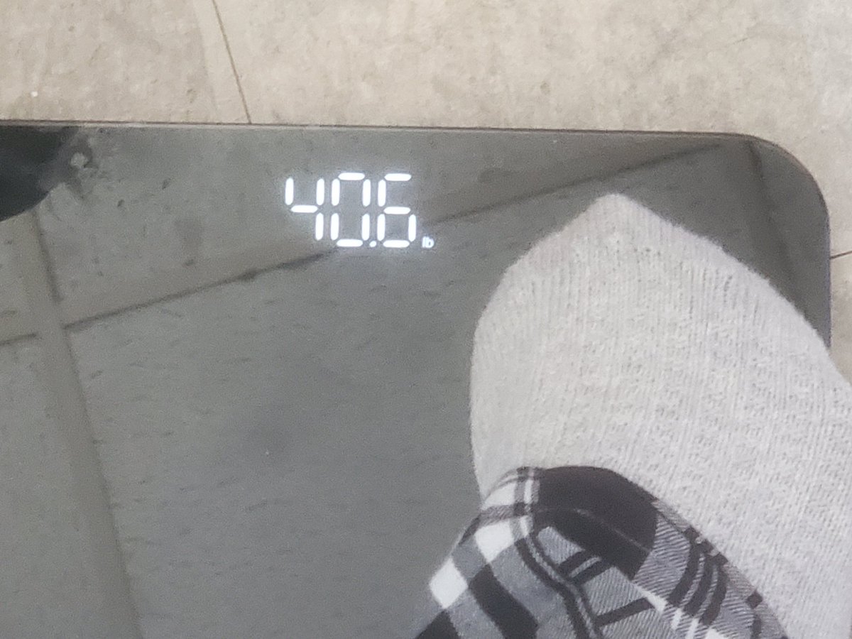 cannibal_feast's tweet photo. Everybody get off #edrtwt I am offically 40lbs 😍 https://t.co/RiZwddwkYa
