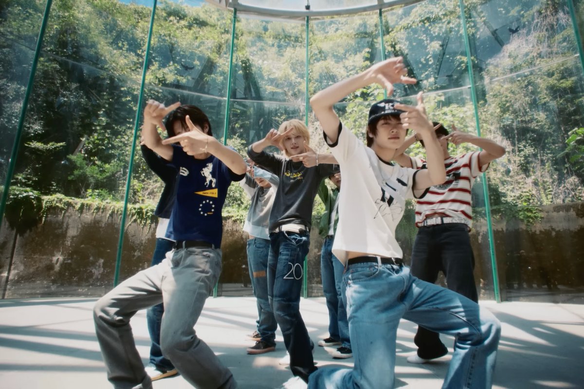 soompi's tweet photo. WATCH: STARSHIP's New Boy Group #AEN Gears Up For Debut With "Focus On Me" Performance Film
https://t.co/LFTefEHfle https://t.co/RPrfZ03oCS