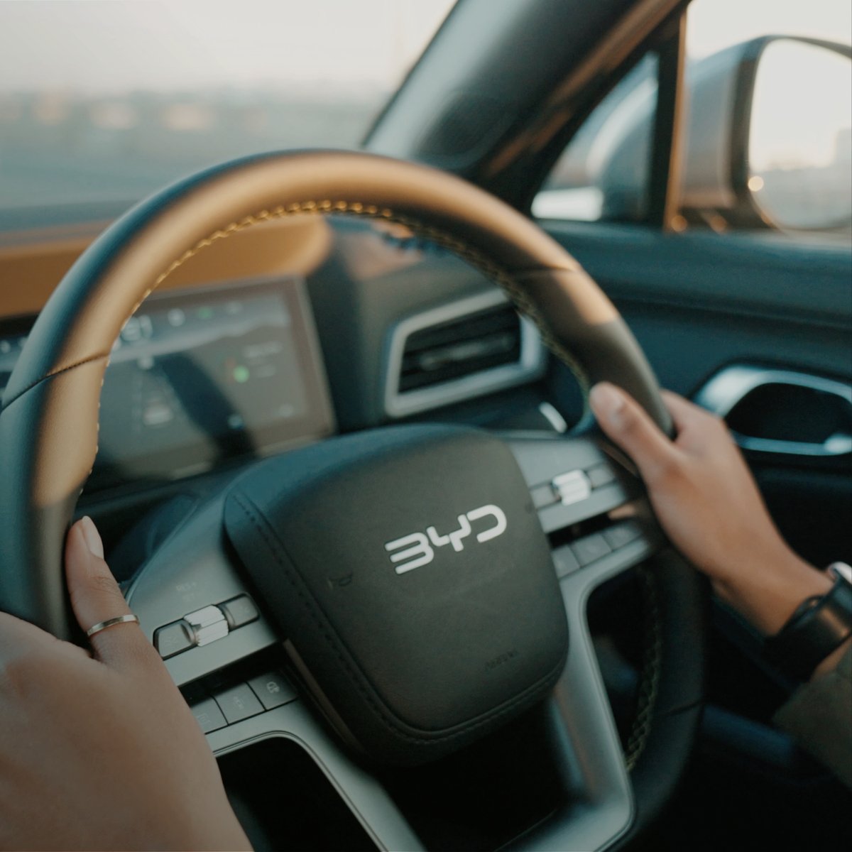 BydSouthAfrica's tweet photo. The city is yours to experience.
Crafted for drivers who expect more, the BYD ATTO 2 DM-i pairs intelligent plug-in hybrid technology with a sophisticated cabin designed around you.
Every detail is made to elevate the journey.
Power your city.
#BYDATTO2DMi #BYDSA #BYD #DMi https://t.co/Ep8dkdlFBn