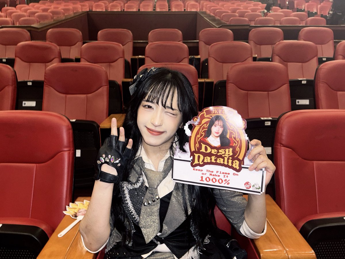 Daisy_JKT48's tweet photo. SURABAYA TERIMA KASIH BANYAK BUAT 3 HARI TEATER SEMENTARAAA NYAAA!!!🥹❤️‍🔥❤️‍🔥❤️‍🔥 see you besok event MNG dan 2-Shot yaa!! #PassionShow #PassiOnFire https://t.co/tyOiHRPR7V
