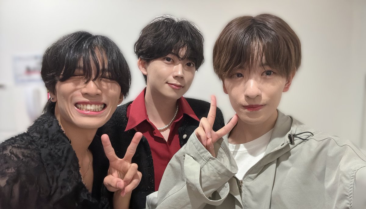 3710_to's tweet photo. 行ってきました😌

My SnoozzZのライブ見てくれた黄身
黄色を降ってくれた黄身

夕飯でオムライスが出てきた時くらい嬉しい🥲🥲

本当にめちゃくちゃ嬉しいし、ありがとうの気持ちです！！

その応援で次も、その次も、次も次も次も
頑張るます！！！ https://t.co/D8BSRRLfv4