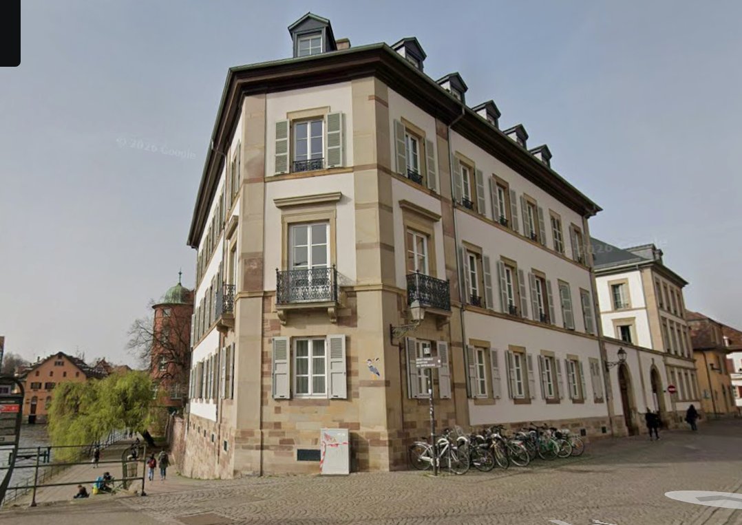 ou_va_ma_France's tweet photo. À Strasbourg, au 1 rue Martin Luther, charmant petit HLM de 230m² habitables, 9 pièces à vivre au 2ème étage.

Rue piétonne, à l'angle des quais, quartier "Petite France", construction 1836.

Dépêchez-vous il n'y en aura pas pour tout le monde ! https://t.co/uQ78vxFcpk
