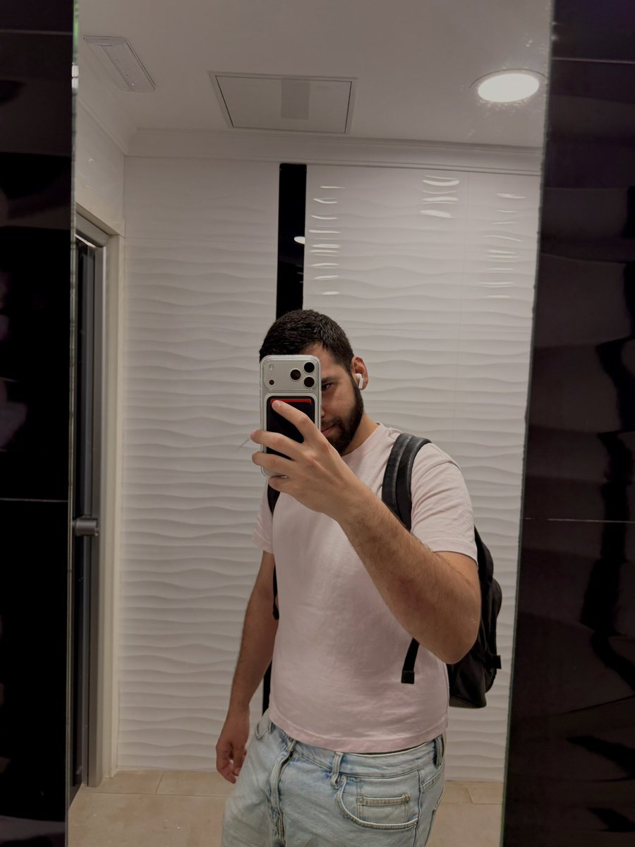 A2ronramos's tweet photo. Por qué el verano no dura dos semanas solamente? 🪭 https://t.co/6NtBRha5vN