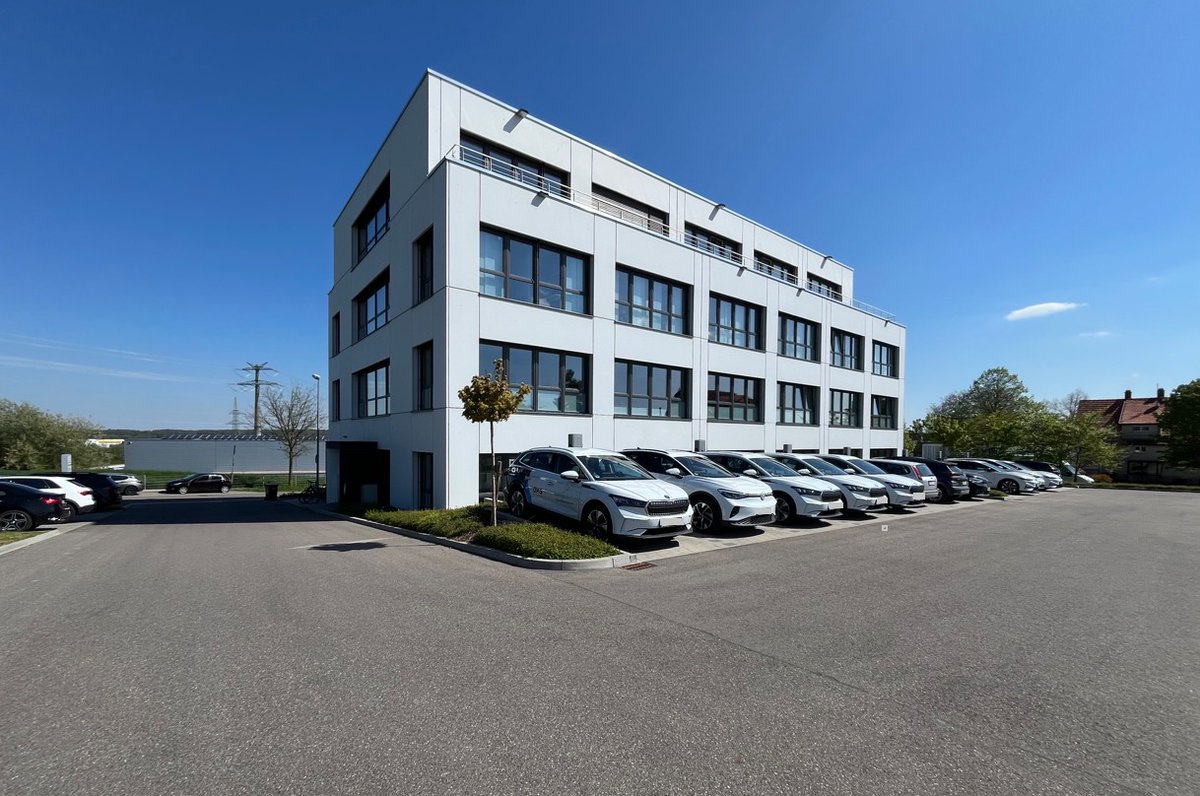 kilgus's tweet photo. Gelegenheit für Investoren/Entwickler: Immobilien-#Investment (Gewerbe-Neubau, vermietet) sowie #Bauplatz (ca. 2.300 qm, mit B-Plan, Baugenehmigung) in #Pforzheim-Nord an A8 zu verkaufen. Info unter https://t.co/HZIzDMsLnc
#Gewerbegrundstück #Renditeobjekt #Anlageobjekt https://t.co/7DqVYki48J