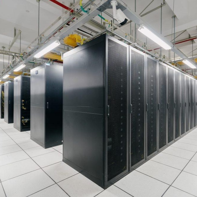 factpostnews's tweet photo. The CEO of Exelon is warning that Americans could "absolutely" suffer blackouts next year due to the strain of AI and data centers:

“We came very close, this past winter, to having to curtail power for about 400,000 customers ... It’s only getting worse.” https://t.co/9o73J5dqtH