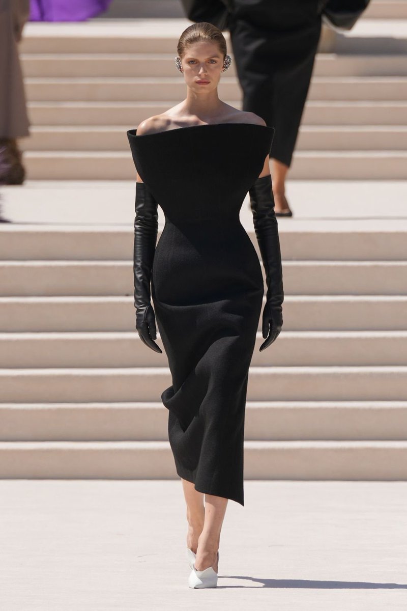 Euithalo's tweet photo. PP for Balenciaga, YOUR FUTURE IS BRIGHT https://t.co/7ka8FMSaOn