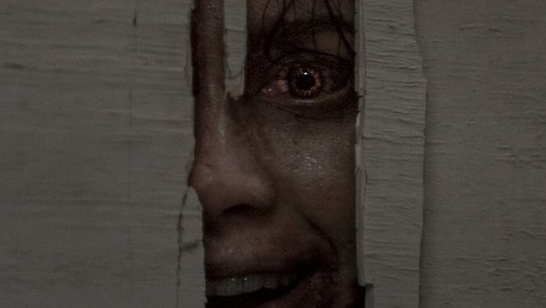 CatWatchMovieC's tweet photo. #EvilDeadBurn โหดมาก บ้ามาก และตลกร้ายสุดๆ หดูนังไบโพล่ามากดูไปกลัวไป ขำไป เหวอไป อารมณ์แกว่งสุด ๆ ถ้าภาคก่อนยังแหวะไม่พอ ภาคนี้จัดให้แบบเต็มระบบ ทั้งเลือด ความบ้า และความแหวะสยองติดตา ผีแต่ละตัวไม่มีใครยอมใครเลยจริงๆ เลือดแดงฉ่ำเกรดน้ำแดงพิธีการเว่อ 555 แต่ที่เริ่ดสุด ขอมอบตำแหน่ง Scene Kiss of the Year ให้ฉากจูบในเรื่องนี้ไปเลย บ้า กล้า และจำไม่ลืมจริง ๆ ปล. มี End Credit 2 ตัวนะคะ อย่าเพิ่งลุก! #movietwit
