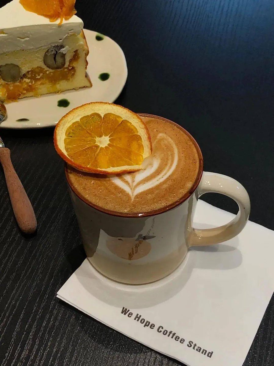 GilberteTroc2z's tweet photo. Just grabbed warm croissants from the corner bakery with a latte—best 10-minute morning pick-me-up ever!， https://t.co/UslUQBOvOE