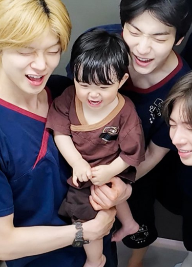 ANjbs_leo's tweet photo. baby yoojun is so adorable ✨✨✨ https://t.co/8ylMEsekkQ