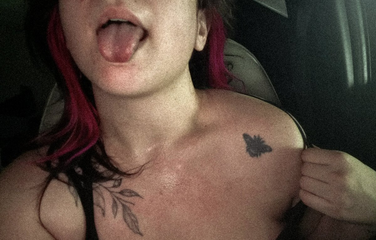 BuffyIsBored's tweet photo. Post workout and sweaty #FitAndFlirty #nsfwtwtًً https://t.co/9eyX625y4m