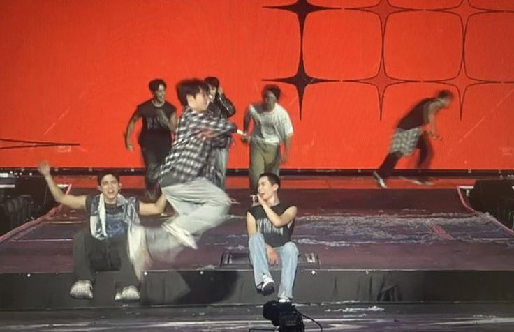 cheolhanglazer's tweet photo. this is such a SEVENTEEN picture https://t.co/QUulDApvrC