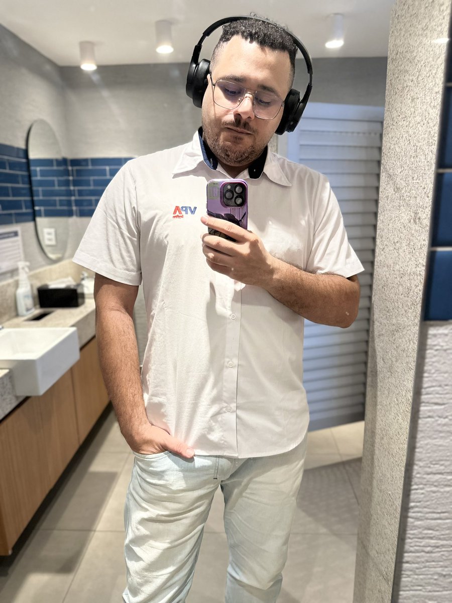 iKadrash's tweet photo. Tanto tempo que não usava roupa clara e não me sentia uma sacola plástica relaxada https://t.co/3iR5aMB8O4