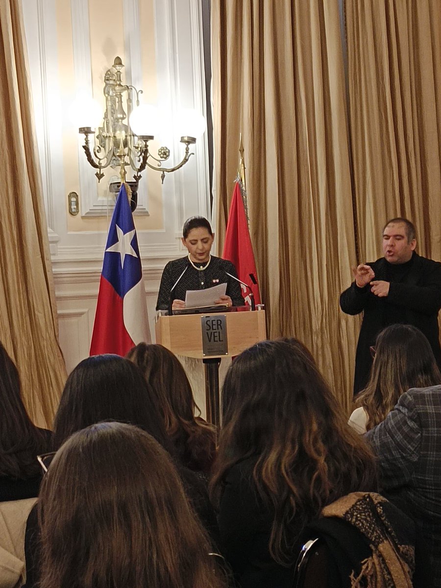 ServelChile's tweet photo. 🎙️ Mónica Soto, Presidenta de la Asociación de Magistradas Electorales de las Américas (@AMEAmagistradas), participa con un saludo en el lanzamiento del Observatorio de Violencia Digital contra la Mujer en Política.
#ObservatorioVDMP #Servel #ViolenciaDeGenero #EstudiosDeGenero https://t.co/MI1OyD5kiN