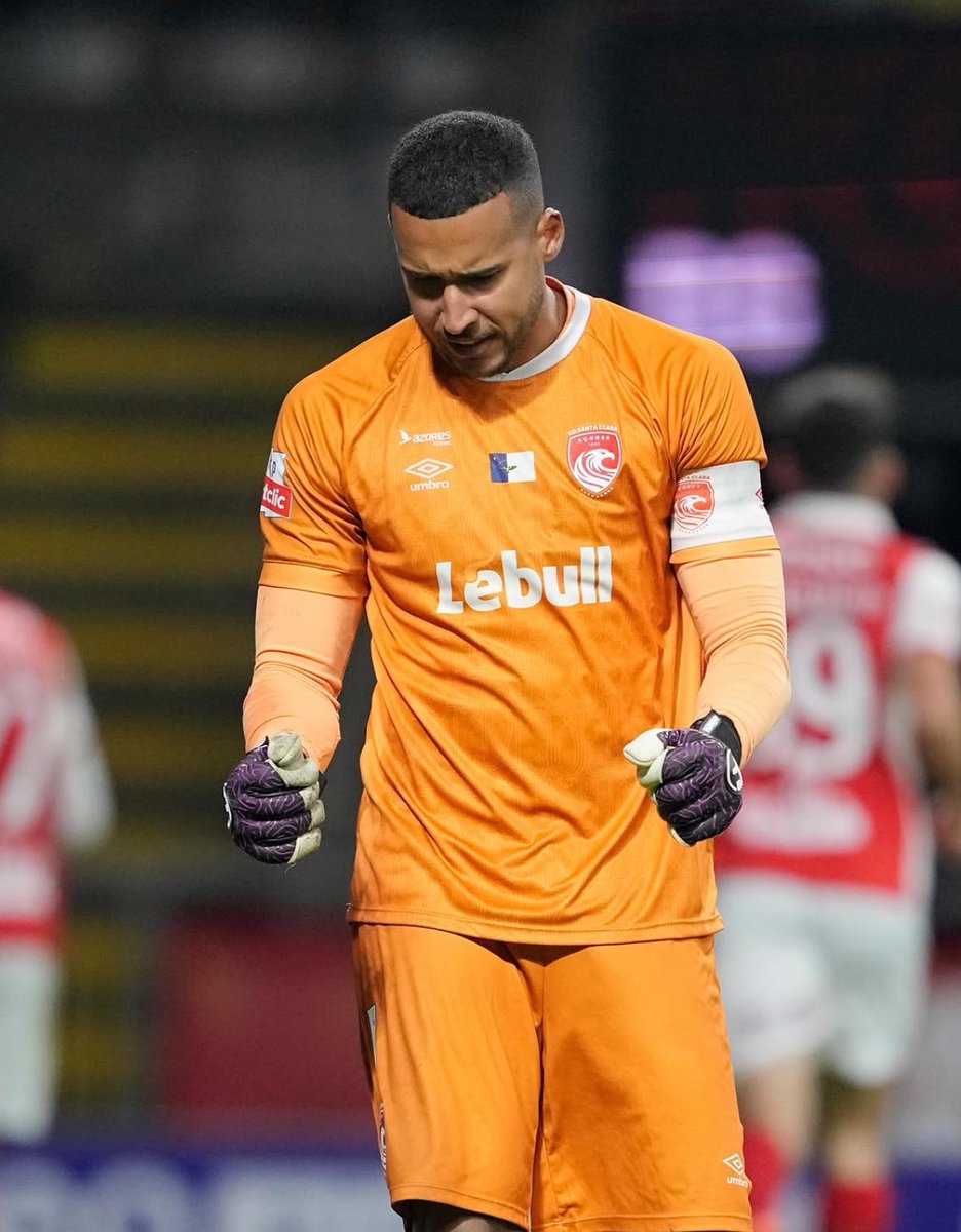 informafogo's tweet photo. 🚨 Botafogo tem negociações avançadas com Gabriel Batista, goleiro do Santa Clara-POR.

O atleta foi revelado no Flamengo. 

— @verasthiago | TF https://t.co/6NhYK9f1JB