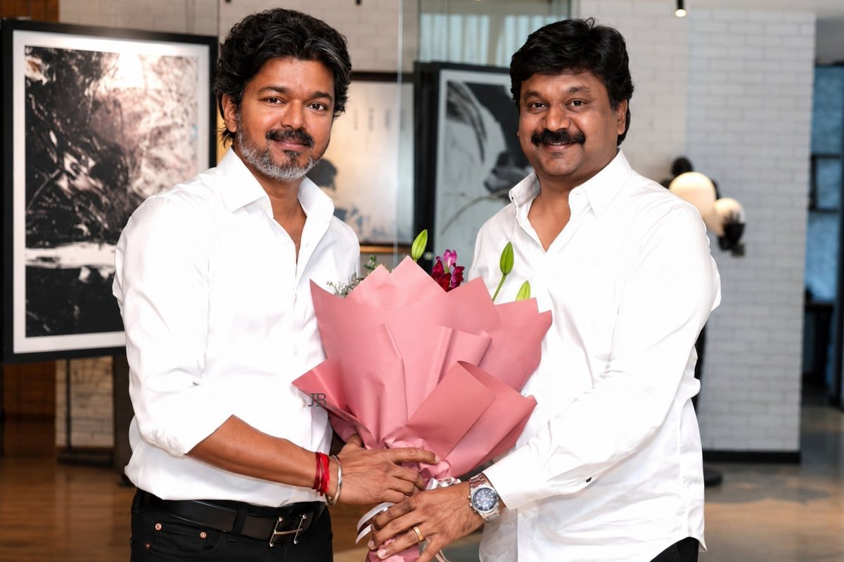 ActorVijayTeam's tweet photo. Exclusive: K.A.K. Mugil met Chief Minister C. Joseph Vijay along with his family. https://t.co/Oa2EqiESdn