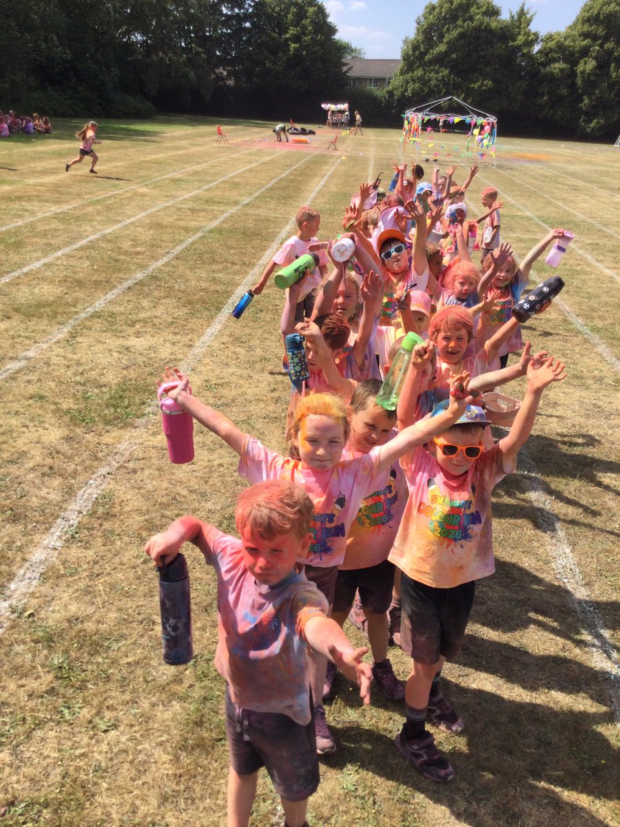 LMace354645's tweet photo. @SwingatePrimary Lion Class had a fabulous time at Swingate’s Colour Run today. 🦁
Thank you so much @SCCswingatePTA for organising and thank you to all those adults who sponsored us to win a chance to colour our teachers! We loved it! 🌈🎉❤️🧡💛💚💙💜💗 https://t.co/tYE8WS4I9f