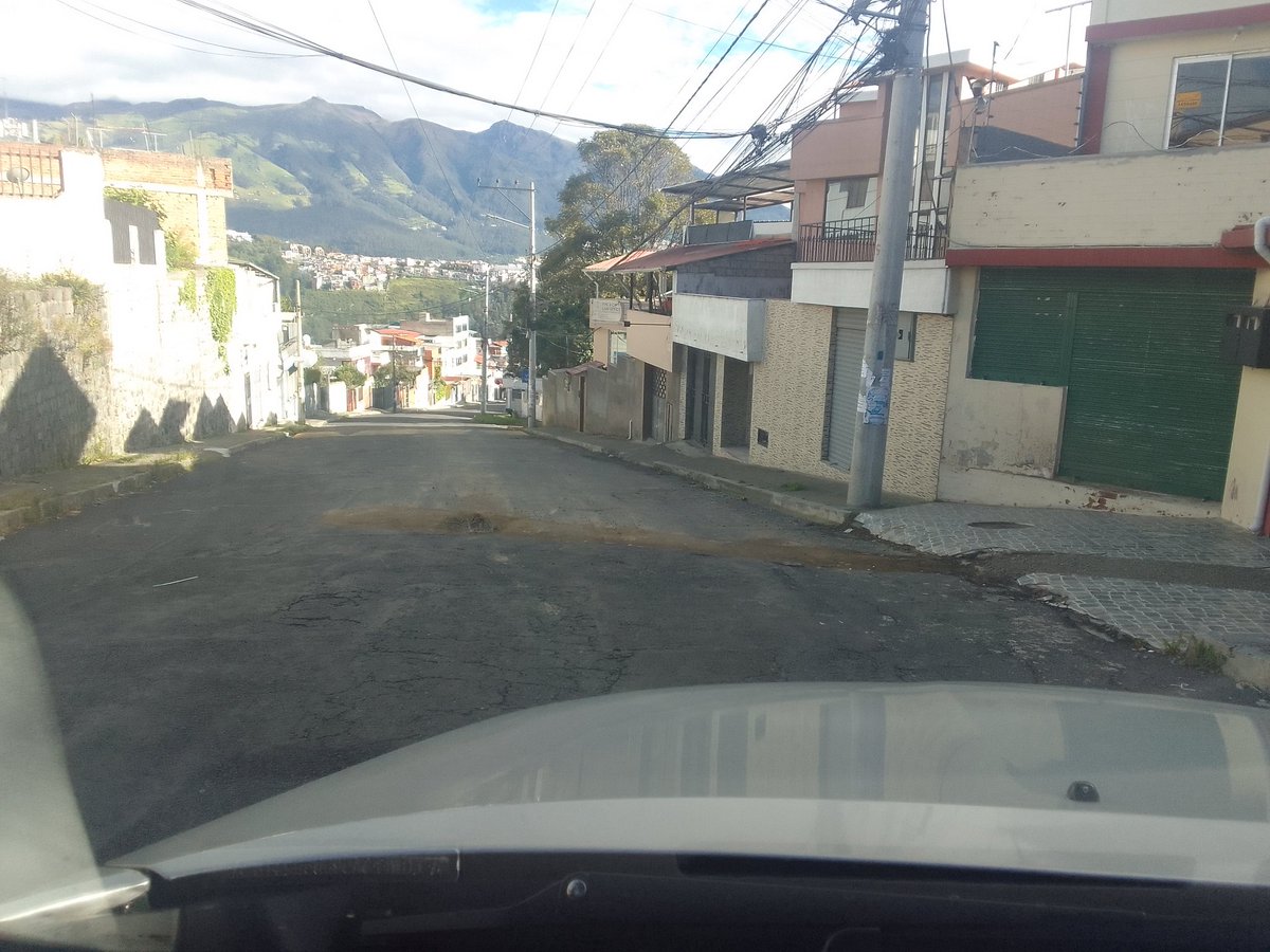 EdwinCa18010192's tweet photo. @aguadequito Srs por favor cuando van a arreglar la calle Manuel Orozco y S2E barrio Monjas Jardín del Valle https://t.co/GaM7srZZxd