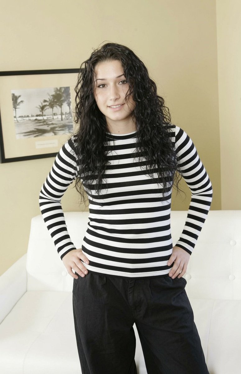 itis_Jarvo33's tweet photo. Sasha Stowaway
Age: 18 | From: Long Beach, New Jersey, USA
Height: 5'4" (163 cm) | Model

Dark hair, expressive brown eyes, and a naturally confident style. A fresh face with effortless charm and a growing presence that stands out in every photoshoot. Simple, classy, and memorable.