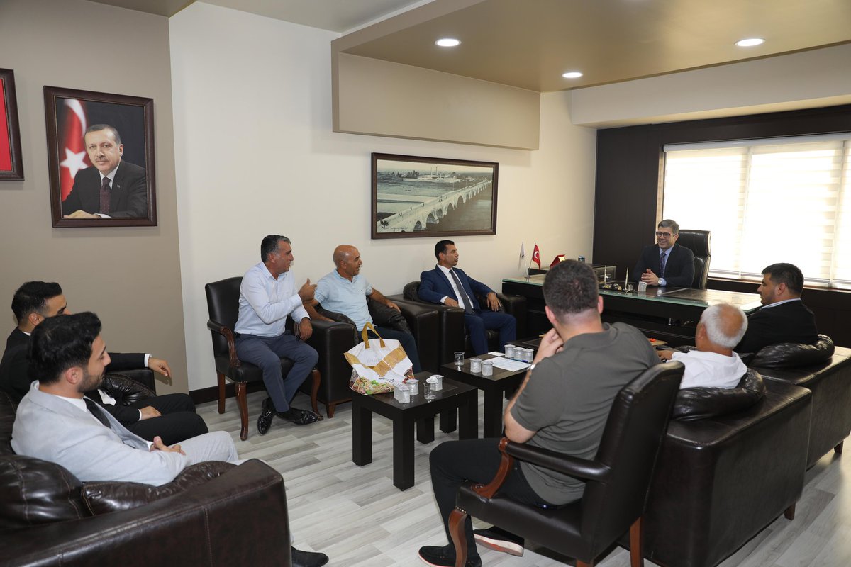 Adanabinder01's tweet photo. Adana Bingöllüler Derneği Başkanı Talip Alakaş ve yönetim kurulu üyelerimizle birlikte, AK Parti Adana İl Başkanı Sayın Mustafa Özkan'a hayırlı olsun ziyaretinde bulunduk.
Nazik kabulleri için teşekkür ediyor, görevinde başarılar diliyoruz. https://t.co/CoUvbiGKIn