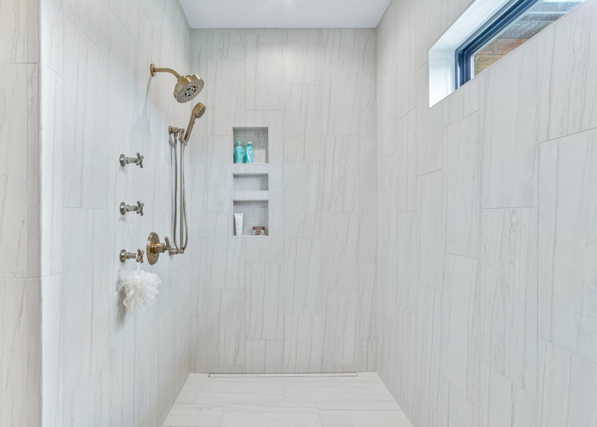 thompsonprice's tweet photo. Spa bathroom essentials—what’s your top pick? 🛁
Shower, tub, or vanity?
#BathroomDesign #MixingMetals #SpaExperience #BathroomRemodel #TrendingBathroom #ModernBathroom #ThompsonPriceRemodeling #spalikeoasis #bathroominspo #remodeling #renovation #homesweethome https://t.co/yW1QG8bxmZ