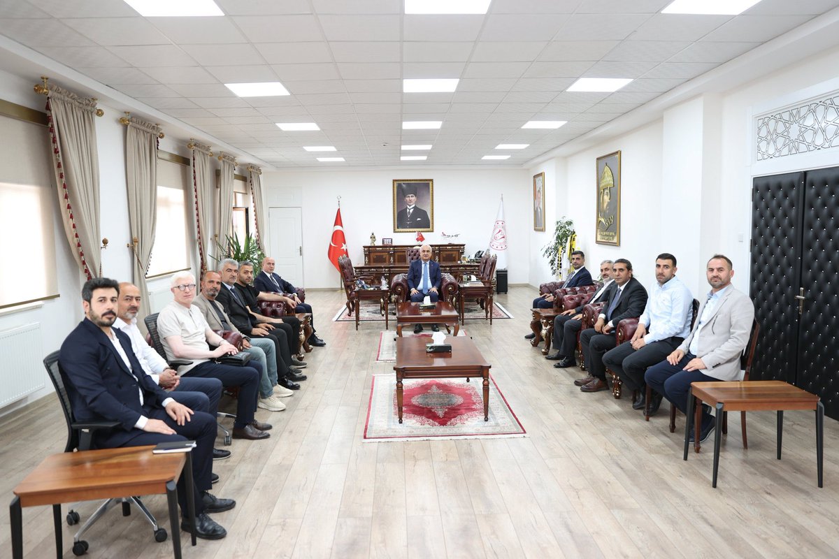 askonmus49's tweet photo. Şube Başkanımız Sn.@karadag_dr  ve Yönetim Kurulu Üyelerimiz ile birlikte Valimiz Sn.@Valiavnicakir ’ı makamında ziyaret etti.

Nazik kabulleri ve misafirperverlikleri dolayısıyla Sayın Valimize teşekkür ediyor, çalışmalarında muvaffakiyetler diliyoruz.

📍Muş Valiliği https://t.co/sUEjegkOHp