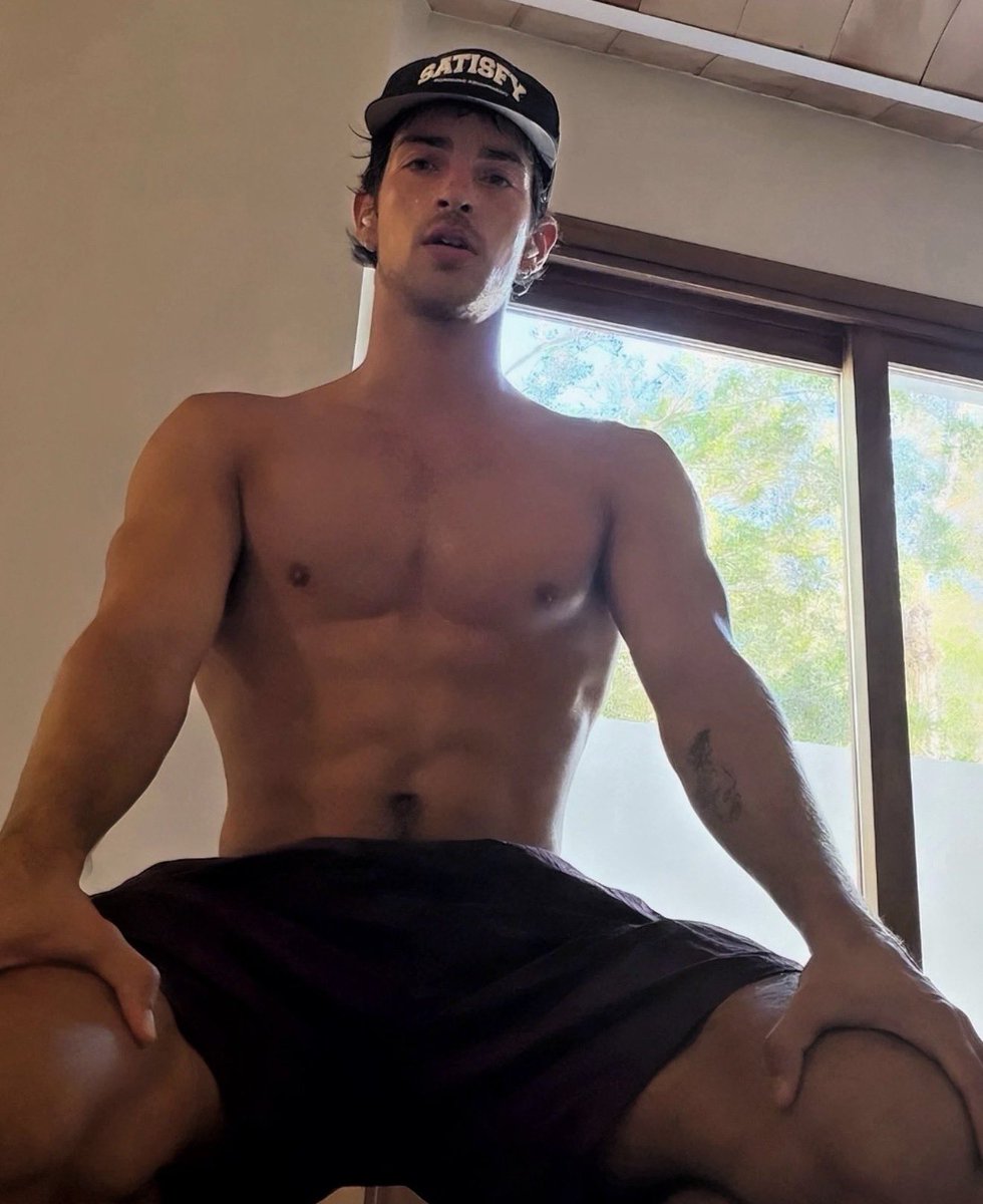 ThePopFlop's tweet photo. Manu Ríos looks scrumptious in new photos. https://t.co/bRlJwCvYwR