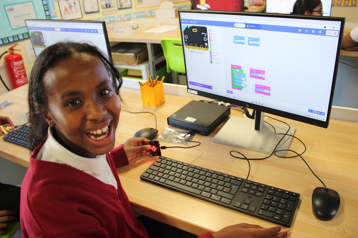Computing_CVS's tweet photo. Year 6 had a fantastic time today, working their way through a series of coding challenges on the micro:bit.

@microbit_edu @STEMLearningUK @CompAtSch @DigSchoolhouse #Coding #CodingChallenge https://t.co/ALe1IaWccZ