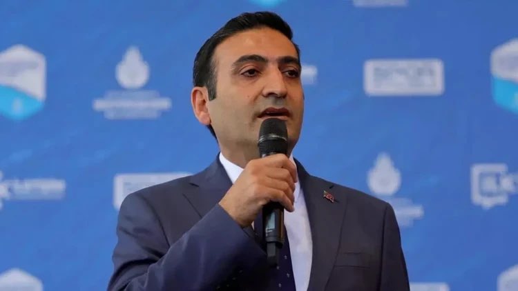 OzgurKarabatCHP's tweet photo. Beyoğlu Belediye Başkanımız İnan Güney’in ve tahliye edilen 6 yol arkadaşımızın özgürlüklerine kavuşması, hukuksuzluğun gölgesinde verilen adalet mücadelesinin önemli bir adımıdır.

Kendilerine ve ailelerine geçmiş olsun dileklerimi iletiyorum.

Gerçek adalet tesis edilene kadar dayanışmamızı büyütecek, hukukun ve demokrasinin yanında durmaya kararlılıkla devam edeceğiz.

Kazanan mutlaka millet olacak.
@inanguney