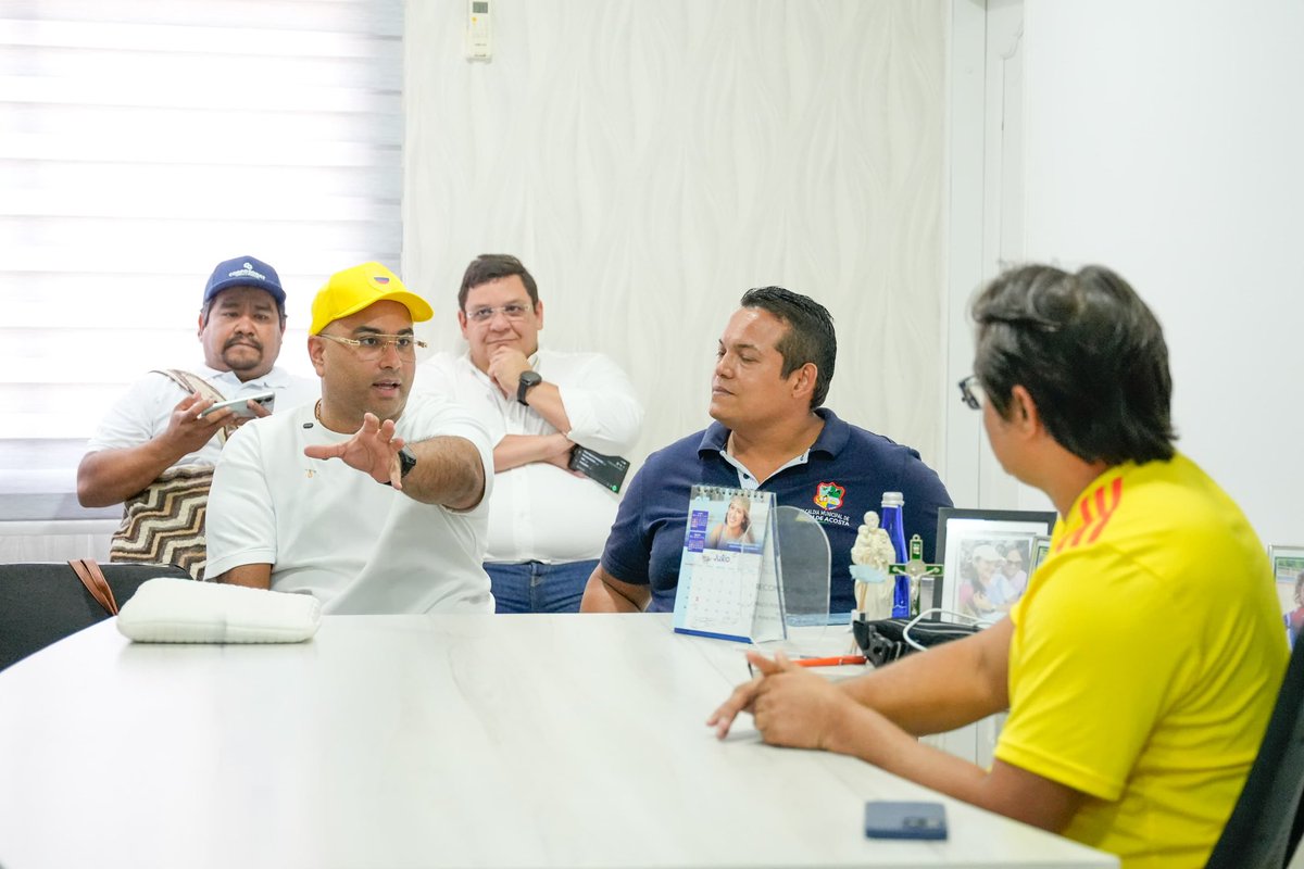 JesusLeonInsig's tweet photo. Escribimos un nuevo capítulo sostenible para el Atlántico! Socializamos con el alcalde de @alcaldia_jda Carlos Fidel Higgins, 2 grandes proyectos con los que avanzaremos en la #TransiciónEnergética del municipio, implementando programas de Escuelas y Comunidades Energéticas⚡️✅ https://t.co/7iUnonLUMV
