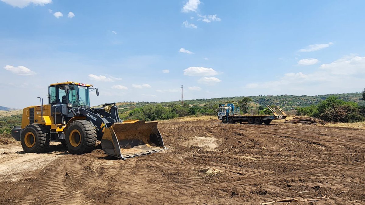 KingdomTVUganda's tweet photo. Ground has been broken for the construction of an Information Centre, restaurant and other tourism facilities at the Kikorongo Equator Monument in Kasese District.
The project will feature an interpretation centre, two thematic museums, a viewing deck, expanded parking, craft shops and a cultural market to boost tourism and support local communities.
@CMM_DrNyiraJac @UTAUganda
@kasujja @UgandaMediaCent
 @ugwildlife @PSKatusiimeDor
@ugandamuseums
 #Tourism
 #Kasese
By: @mosessentamu5