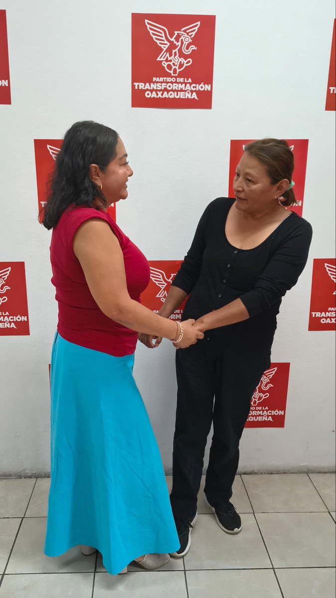 PETEOOAX's tweet photo. 🔴⚪ ¡La Ola Grana Cochinilla sigue avanzando! ❤️🤍

Nuestra Presidenta del Partido de la Transformación Oaxaqueña, Salomé Martínez, sostuvo un encuentro con Carlota Caña Camarillo, de Huajuapan de León, una mujer comprometida con la transformación y el fortalecimiento de nuestro movimiento.

Seguimos consolidando un partido cercano a la gente, sumando liderazgos que comparten la convicción de construir un mejor futuro para Oaxaca.

#LaOlaGranaCochinilla #SomosLaFuerzaDeLaTransformación #TransformaciónOaxaqueña #SomosLaFuerzaDeLaTransformación
#LaFuerzaDelCambioVerdadero

@SalomeMtzS