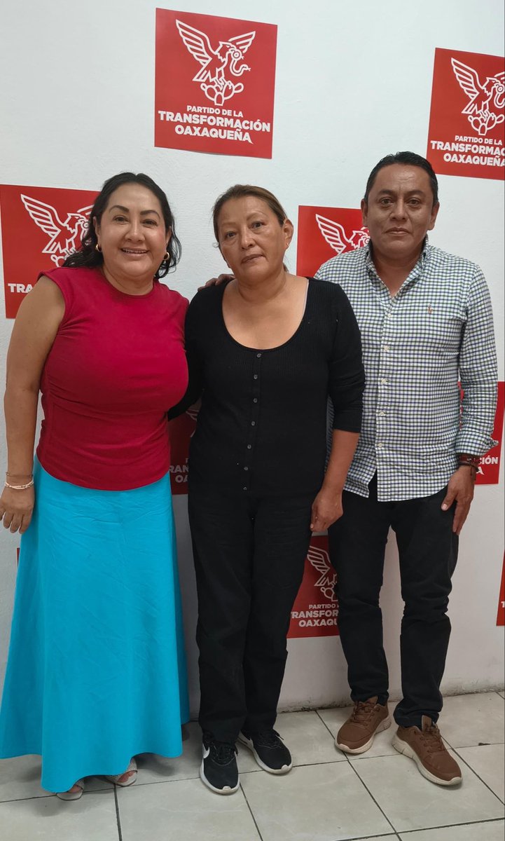 PETEOOAX's tweet photo. 🔴⚪ ¡La Ola Grana Cochinilla sigue avanzando! ❤️🤍

Nuestra Presidenta del Partido de la Transformación Oaxaqueña, Salomé Martínez, sostuvo un encuentro con Carlota Caña Camarillo, de Huajuapan de León, una mujer comprometida con la transformación y el fortalecimiento de nuestro movimiento.

Seguimos consolidando un partido cercano a la gente, sumando liderazgos que comparten la convicción de construir un mejor futuro para Oaxaca.

#LaOlaGranaCochinilla #SomosLaFuerzaDeLaTransformación #TransformaciónOaxaqueña #SomosLaFuerzaDeLaTransformación
#LaFuerzaDelCambioVerdadero

@SalomeMtzS