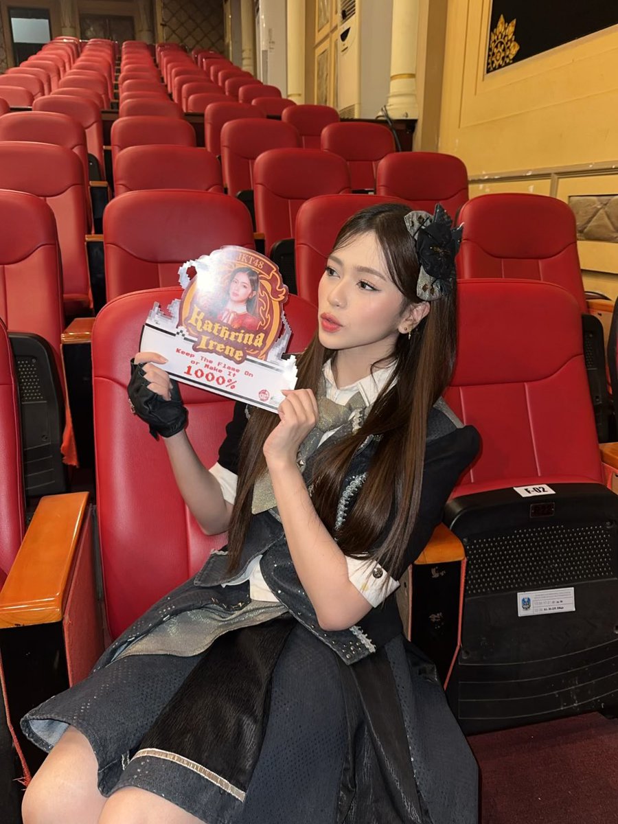 I_KathrinaJKT48's tweet photo. Terimakasih untuk Theater Sementara di Jogja dan Surabaya, senang sekali bisa bertemu sama banyak teman-teman yang jauh dan banyak dari mereka yang baru pertama kali merasakan “theateran”.  Terimakasih sudah meluangkan waktu untuk bertemu ya❤️🔥 https://t.co/bKhUlZTEc5